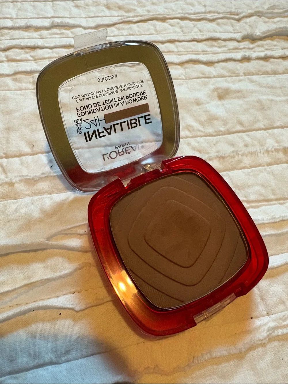 L’Oréal Paris Infallible 24HR foundation powder, shade mocha 370